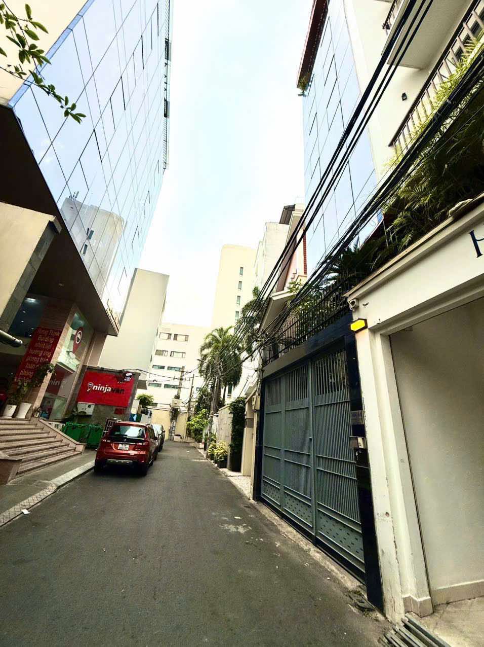 VỊ TRÍ ĐẮC ĐỊA - SÁT MẶT TIỀN NGUYỄN VĂN TRỖI - TOÀ NHÀ 7 TẦNG THANG MÁY CÓ HẦM - 29 TỶ 6