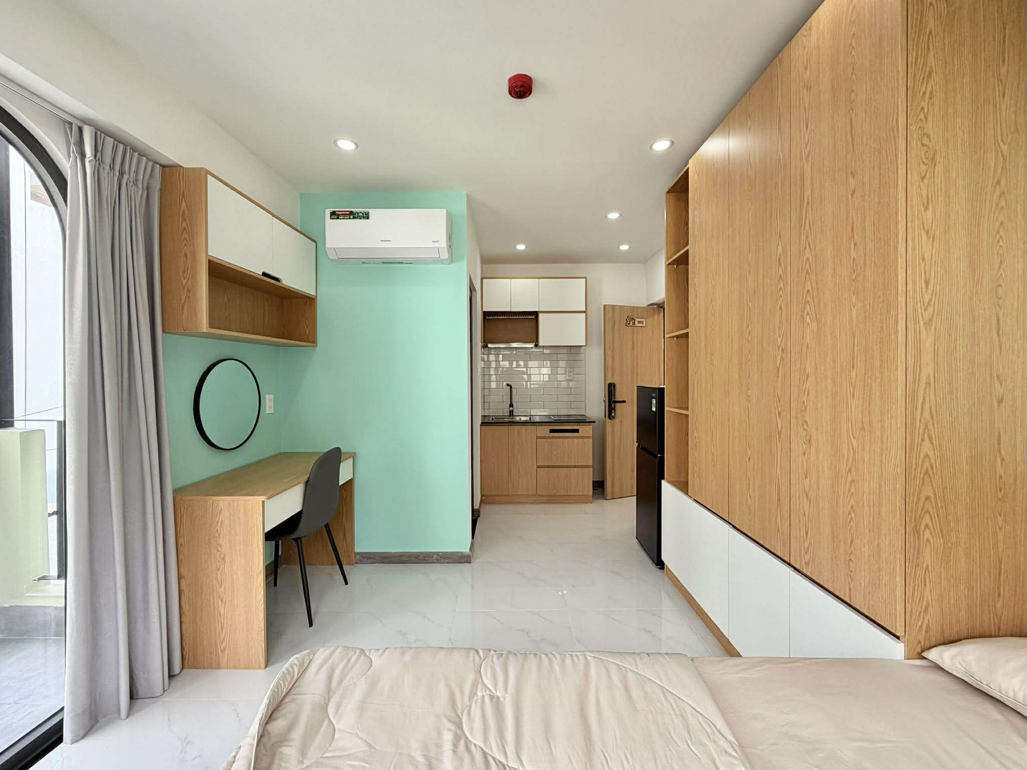 CHDV 4 TẦNG ĐIỆN BIÊN PHỦ Q.10 - NGANG HIẾM 6.6m - LÔ GÓC 3 MẶT THOÁNG 10