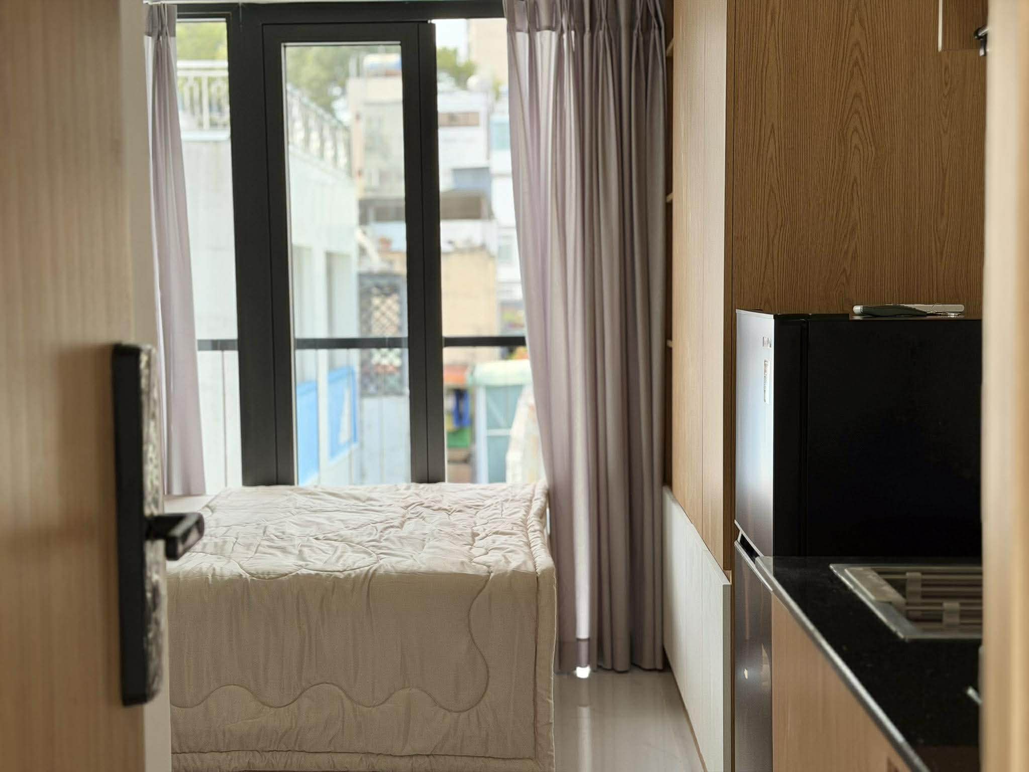 CHDV 4 TẦNG ĐIỆN BIÊN PHỦ Q.10 - NGANG HIẾM 6.6m - LÔ GÓC 3 MẶT THOÁNG 12