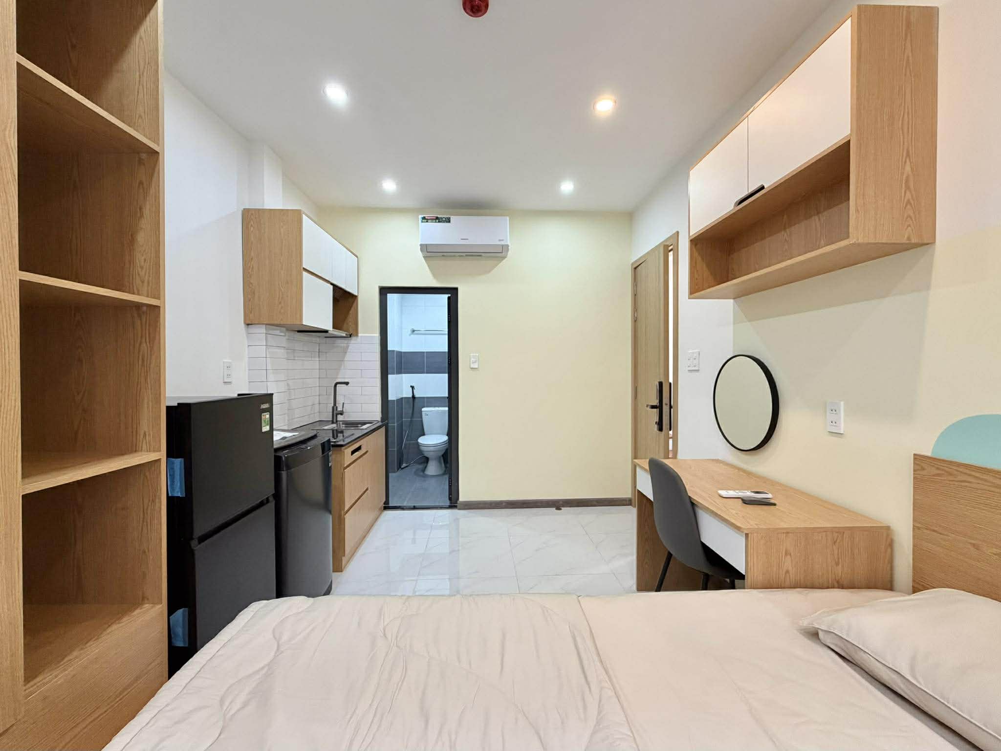 CHDV 4 TẦNG ĐIỆN BIÊN PHỦ Q.10 - NGANG HIẾM 6.6m - LÔ GÓC 3 MẶT THOÁNG 7