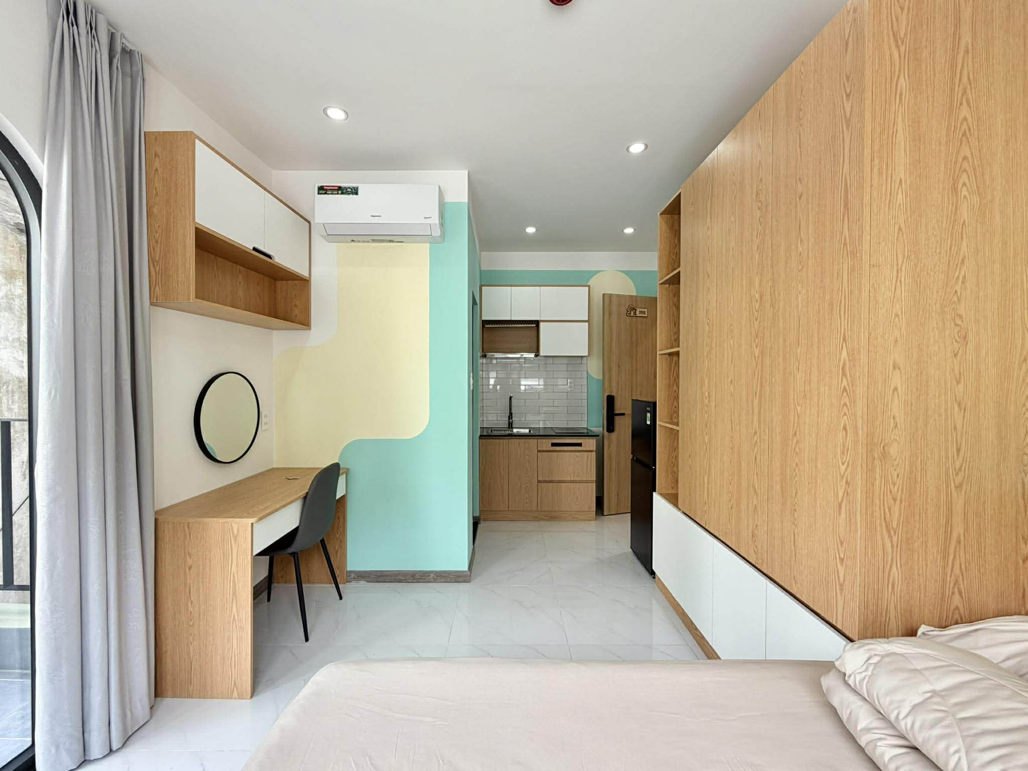 CHDV 4 TẦNG ĐIỆN BIÊN PHỦ Q.10 - NGANG HIẾM 6.6m - LÔ GÓC 3 MẶT THOÁNG 4