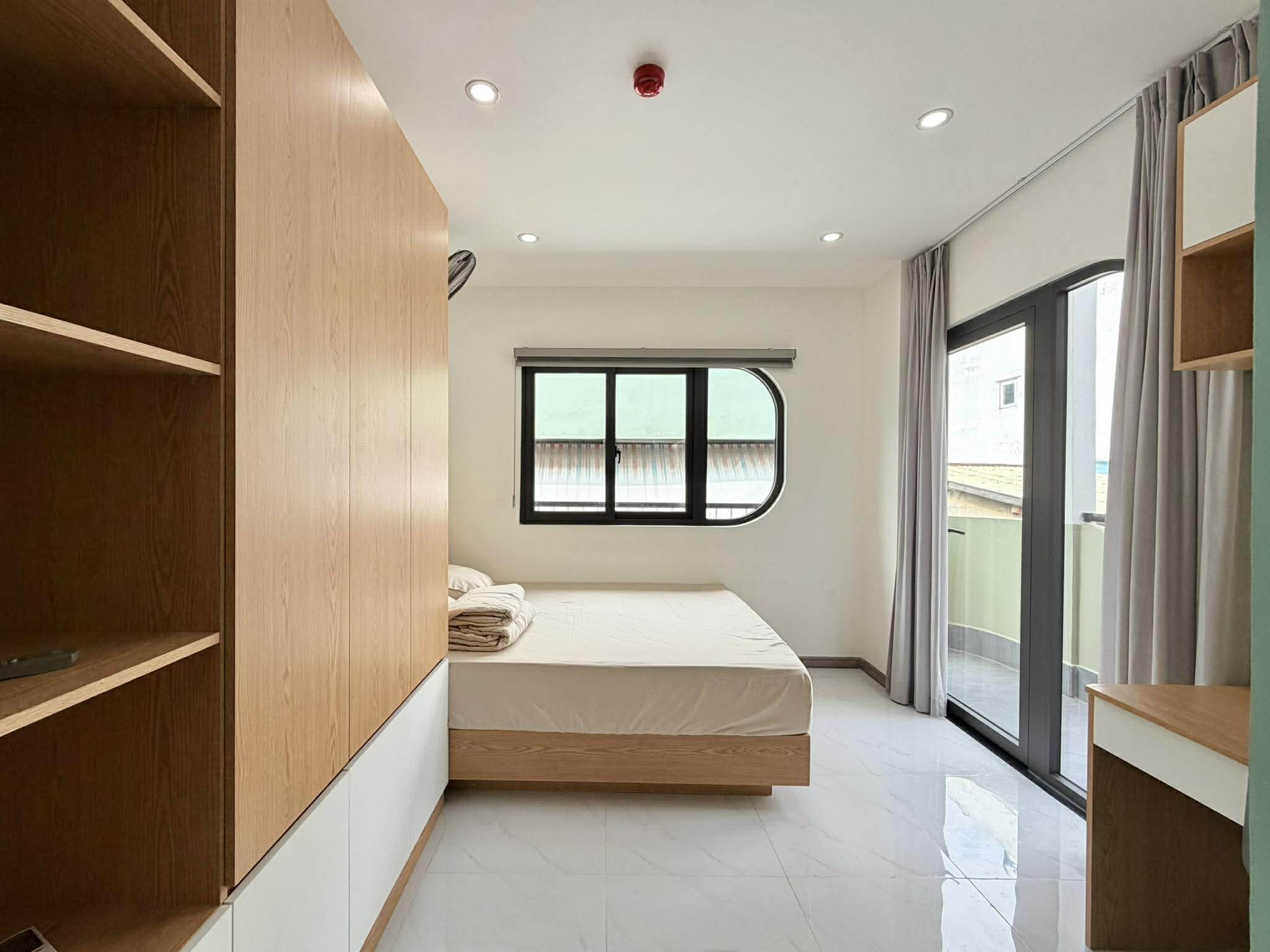 CHDV 4 TẦNG ĐIỆN BIÊN PHỦ Q.10 - NGANG HIẾM 6.6m - LÔ GÓC 3 MẶT THOÁNG 3