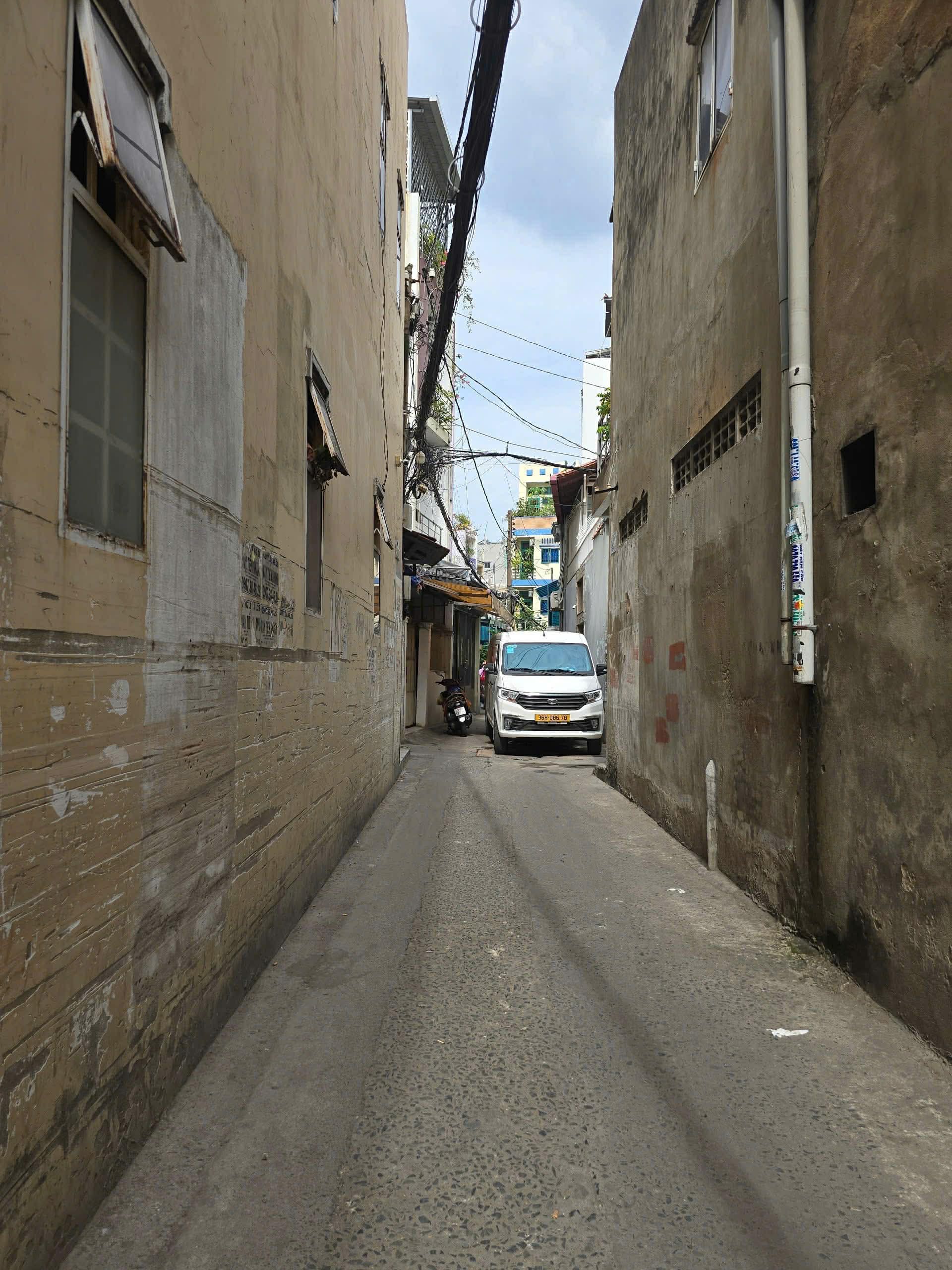 CHDV 4 TẦNG THANG MÁY MỚI 100% - PHAN VĂN TRỊ - 113m2 - 12.9 TỶ 12