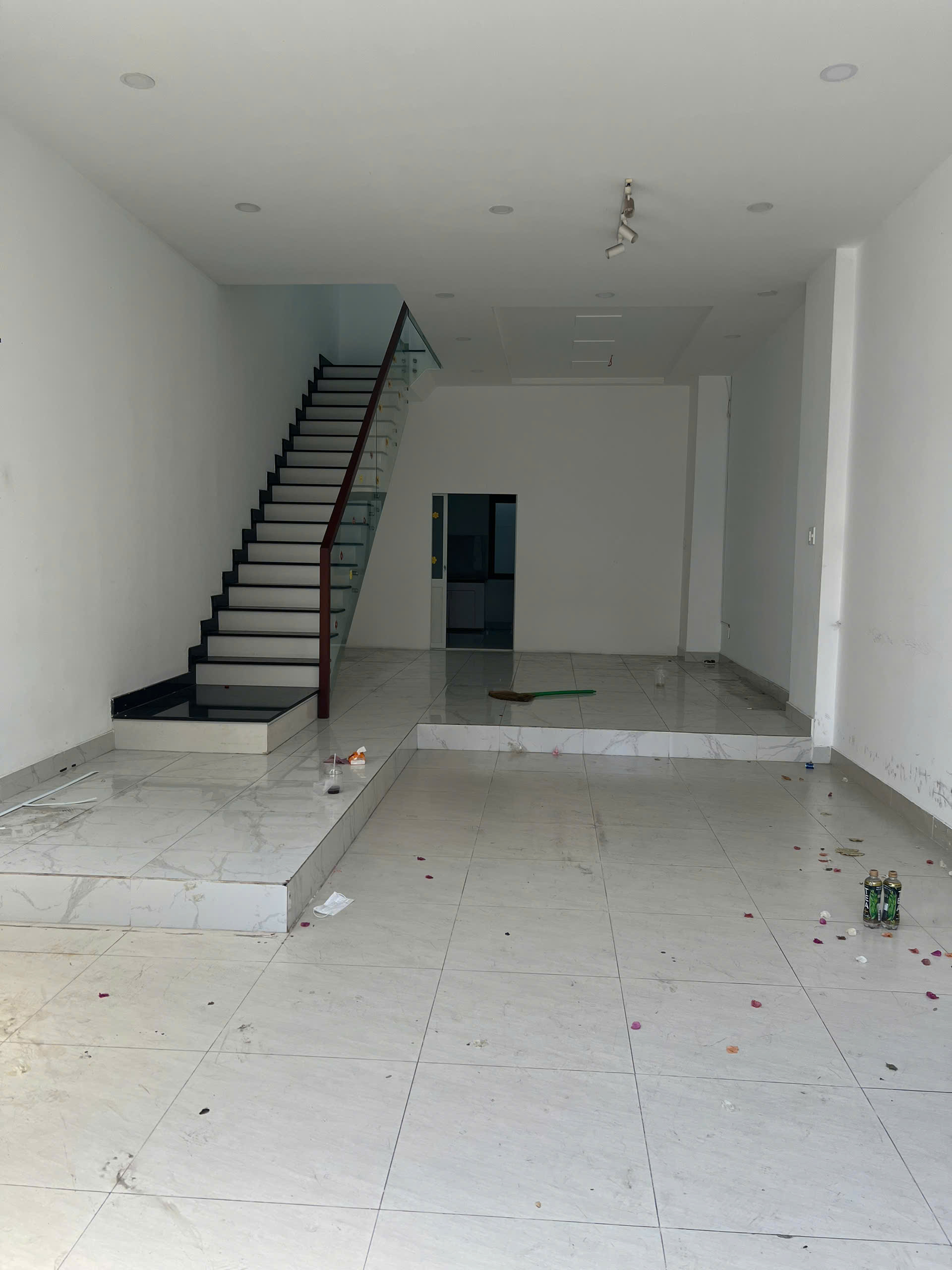 cho thuê nhà MT KDC Sông Đà ,P. Hiệp Bình Chánh.Trệt 3 lầu giá 20tr 4