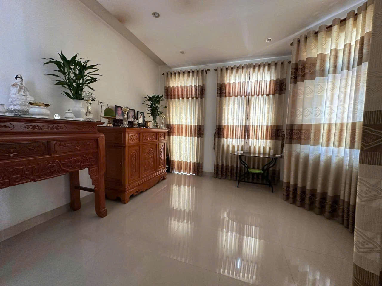 NHÀ 2 TẦNG NGAY TRUNG TÂM NHA TRANG CHỈ ĐI RA BIỂN 500M GẦN CHỢ ĐẦM DT RỘNG 235M LÀM NHÀ VƯỜN 4