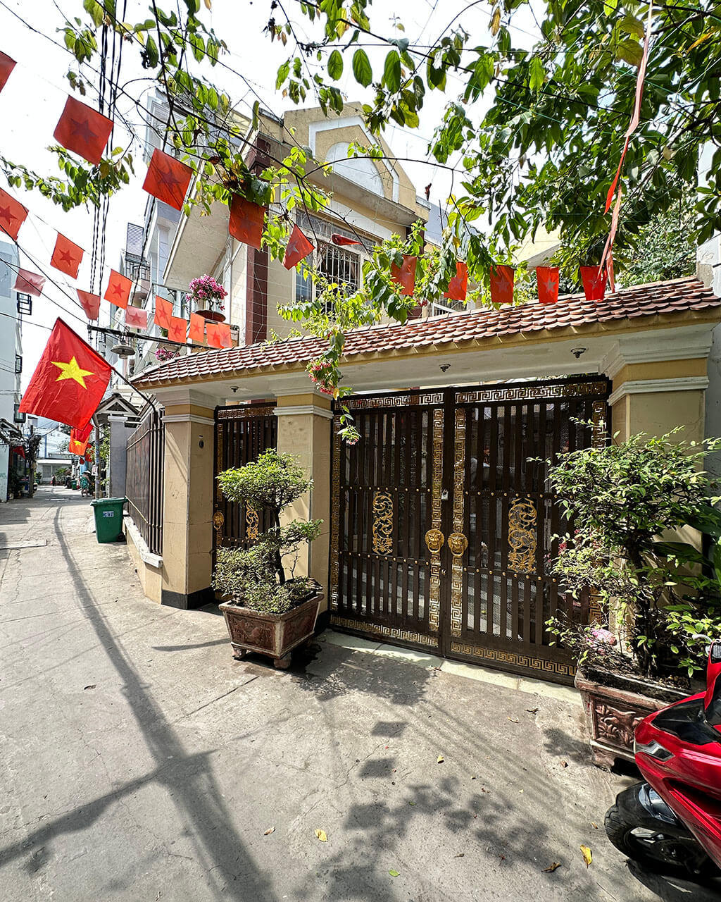 Bán Nhà Phố Nguyễn Văn Quỳ Quận 7 - 134m2 - Ngang 11.3m - HXH - Giá 12.5 Tỷ