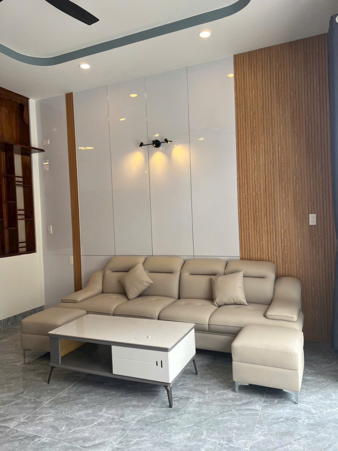 Bán gấp nhà mới 3 tầng hẻm 3,5m Liên Hoa – gần chợ Phường Tây 3