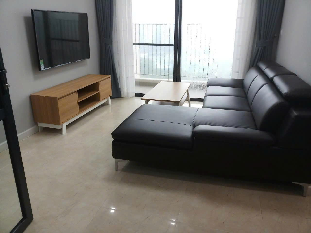 BÁN GẤP căn 1PN dt 51m2 Vinhomes D'Capitale, view hồ giá tốt