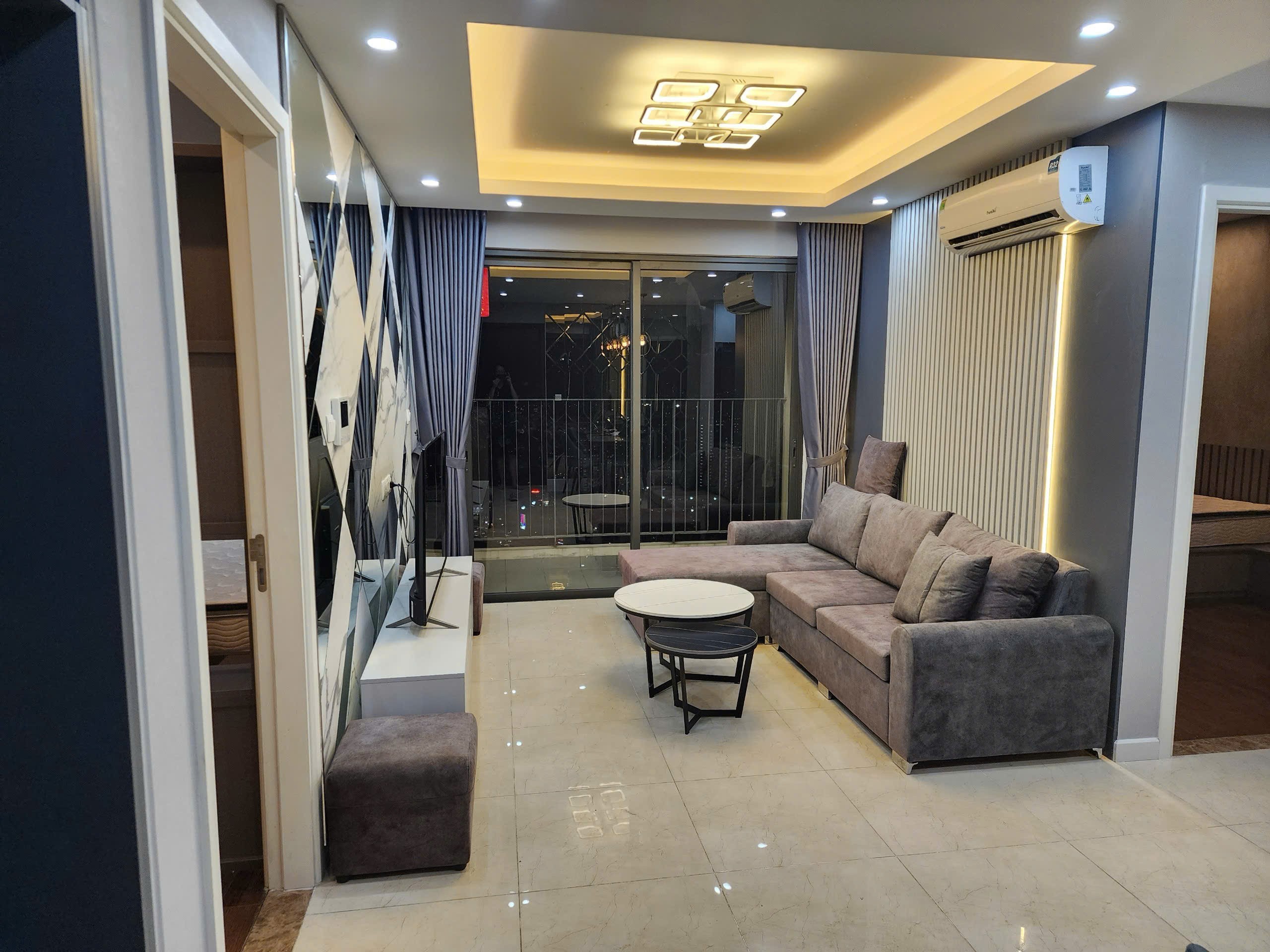 Bán căn hộ 2PN VIEW HỒ Vinhomes D'Capitale, dt 73m2, giá 9 tỷ 2
