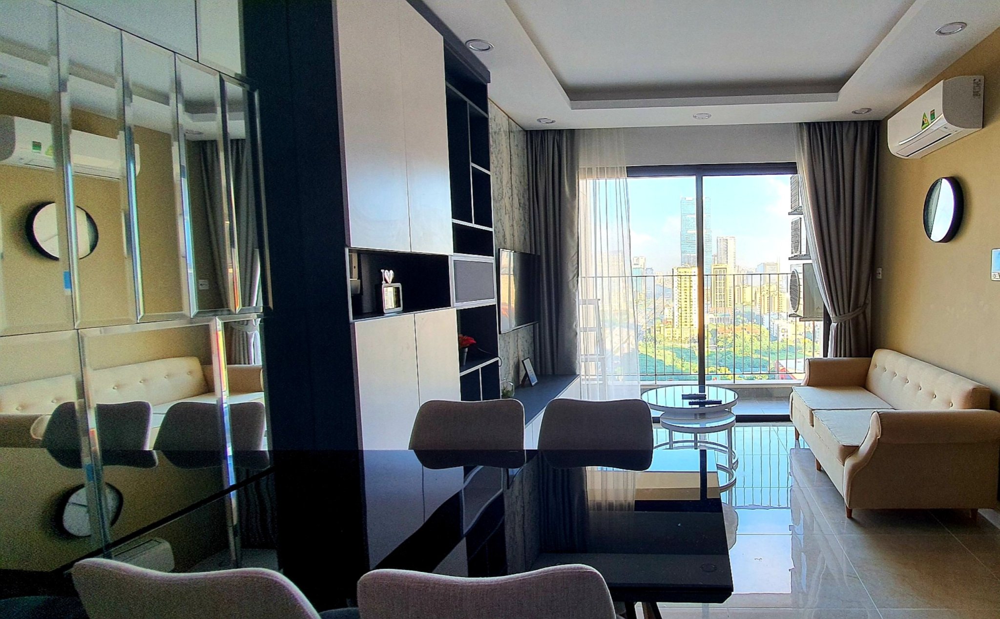 BÁN CĂN 1.5 ngủ Vinhomes D'Capitale nhà đẹp - giá 5.2x t.ỷ