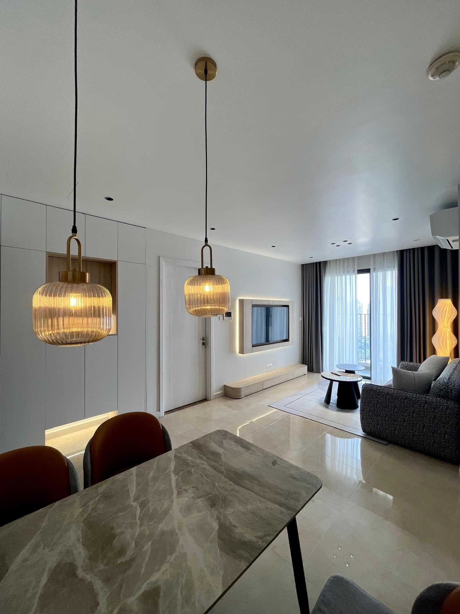 Bán căn hộ 2PN - 73m2 VINHOMES D'CAPITALE, view hồ, giá chỉ 9 tỷ 4