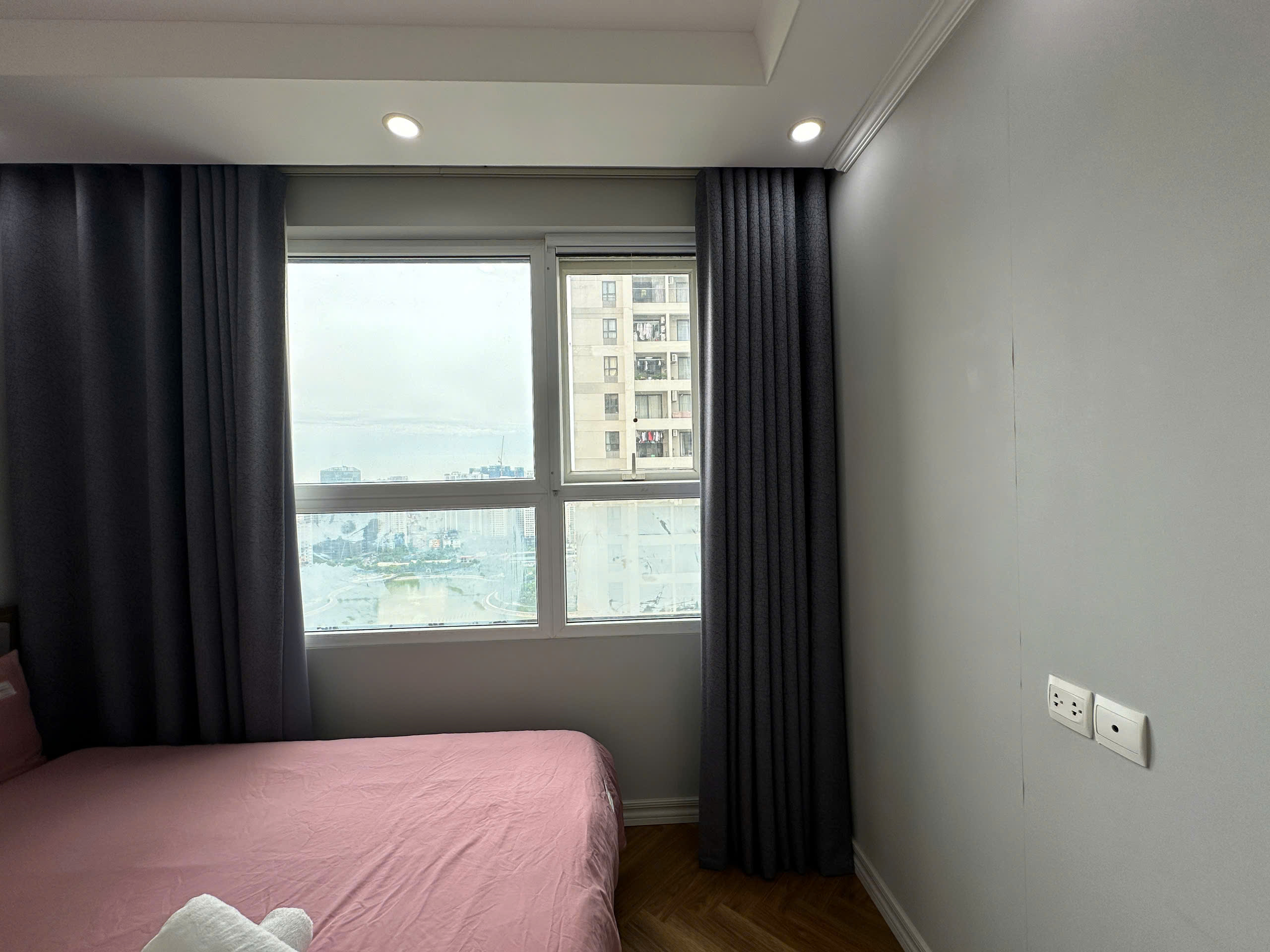 Cần bán căn VINHOMES D'CAPITALE - VIEW HỒ giá chỉ 9ty3 6