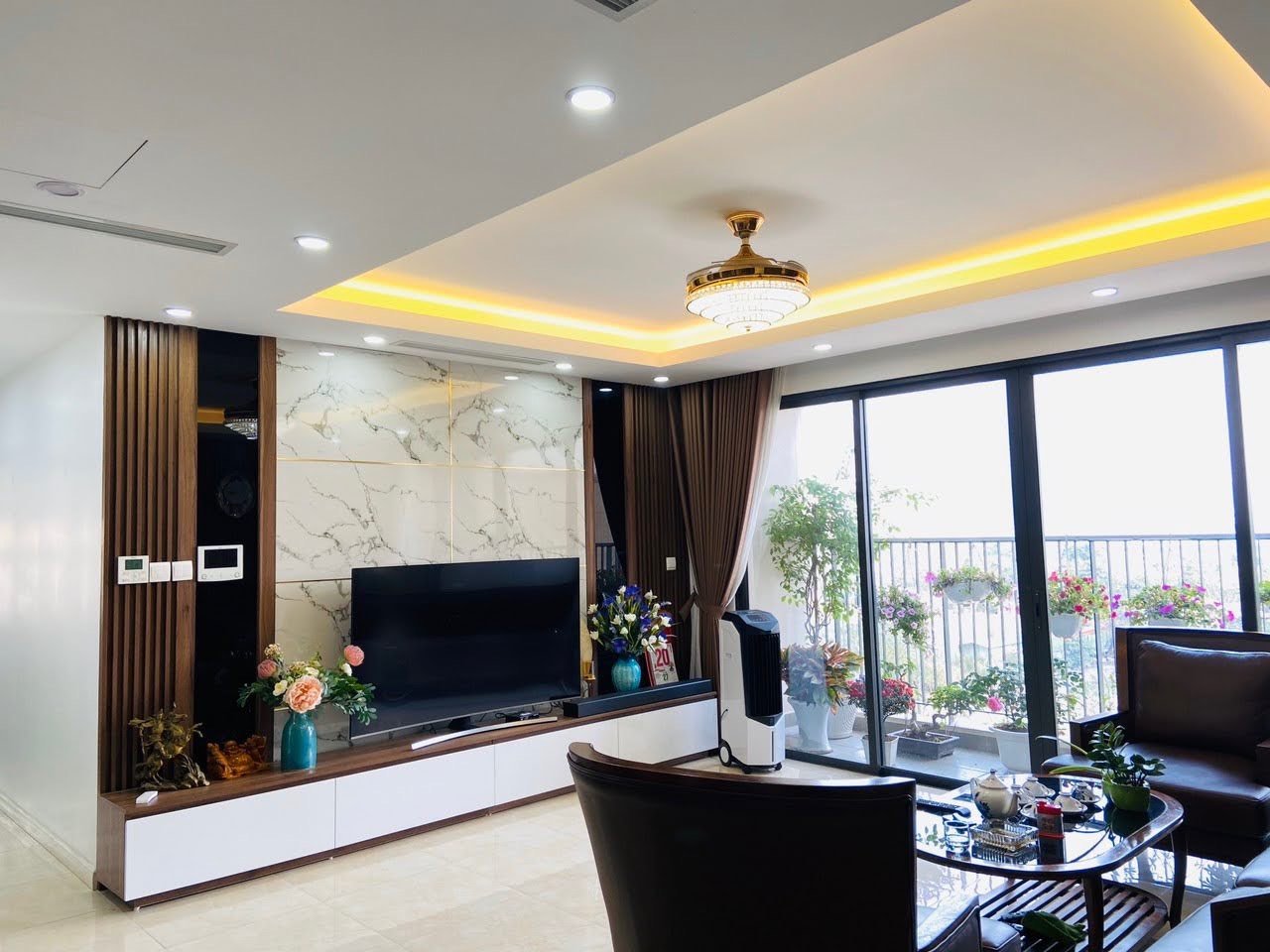 CẦN BÁN GẤP căn 3PN tại Vinhomes D'capitale, view hồ, giá 12.x tỷ 2