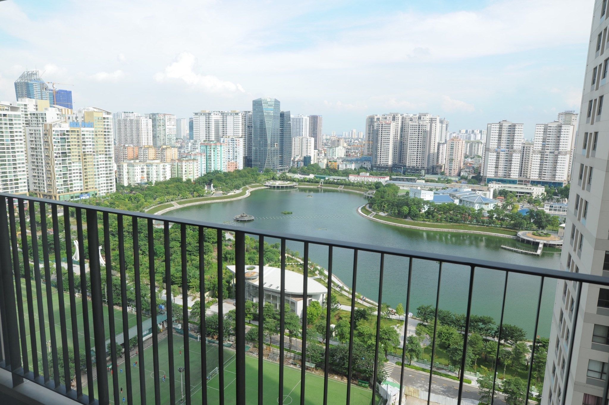 Bán căn hộ 2PN - 73m2 VINHOMES D'CAPITALE, view hồ, giá chỉ 9 tỷ 2