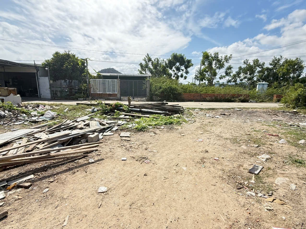 BÁN LÔ ĐẤT 2 MẶT TIỀN ĐƯỜNG MAI THỊ DÕNG, HÒN NGHÊ 1, TÂY NHA TRANG.