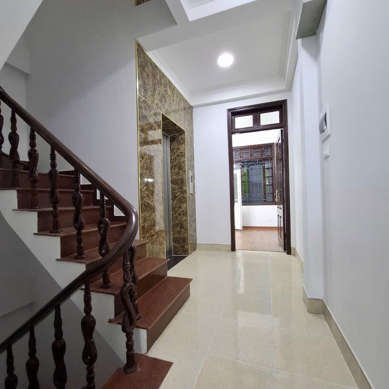 BÁN GẤP NHÀ MẶT PHỐ THANH XUÂN, 7 TẦNG THANG MAY, VỈA HÈ 5M, KINH DOANH ĐA DANG, 29.X TỶ 4