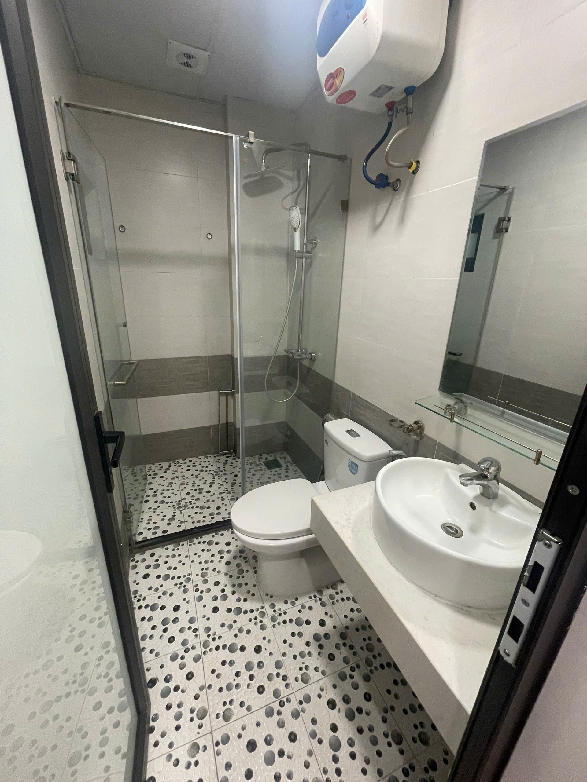 Bán gấp giá rẻ nhà Văn Chương 15m, 4 tầng, mặt tiền 2.8m, 3 tỷ Đống Đa.