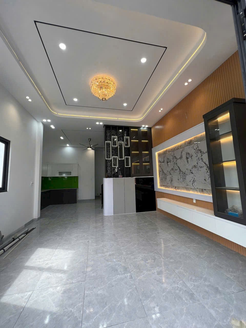 Bán nhà 2 mặt tiền xã Mỹ Hạnh Bắc dt 108m2 1 lầu 2pn,2wc , sân oto đã hoàn công giá 2,75 tỷ 2