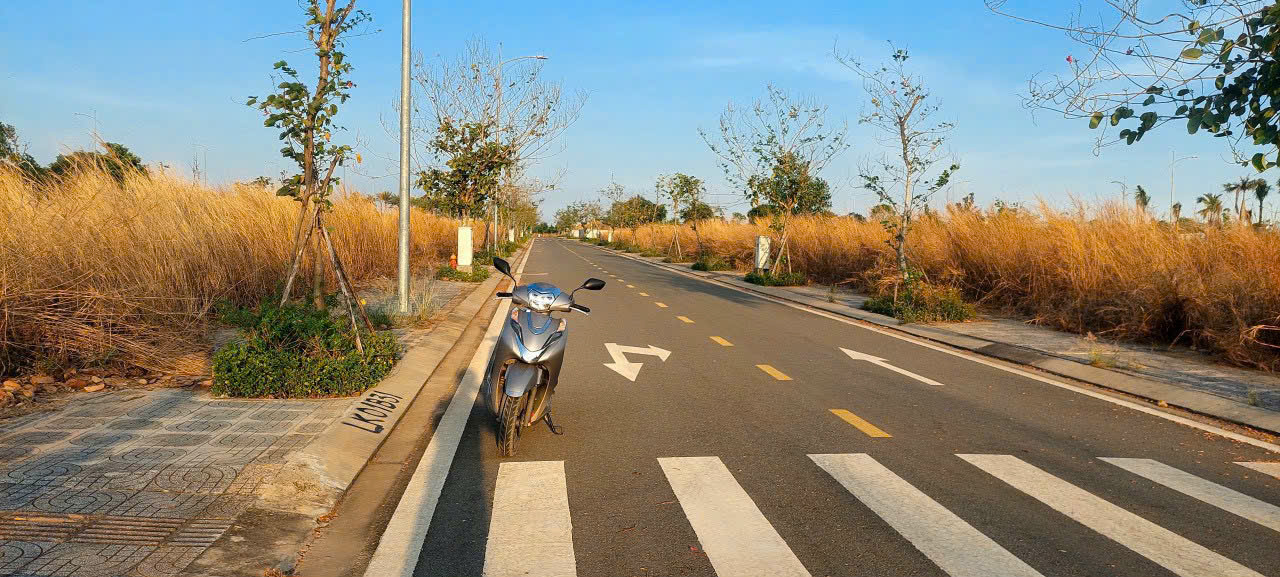 Sang gấp lô đất 100m2 Bình Sơn-Lộc An_Sổ sẵn_1ty550_Sát sân bay Long Thành!!! 2