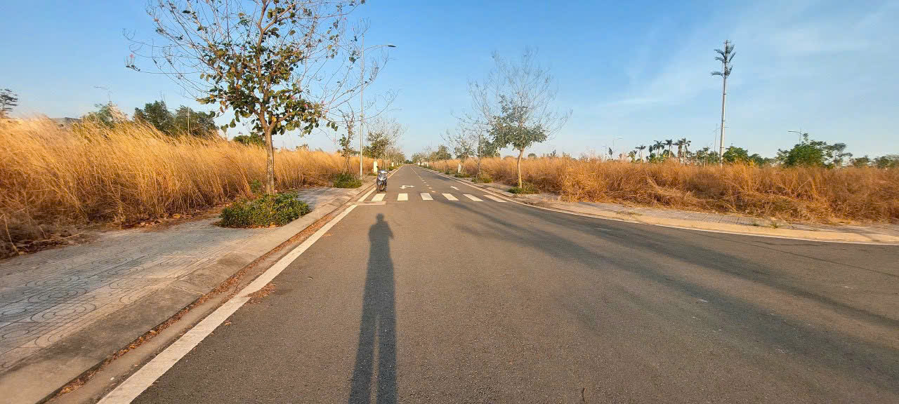 Sang gấp lô đất 100m2 Bình Sơn-Lộc An_Sổ sẵn_1ty550_Sát sân bay Long Thành!!!