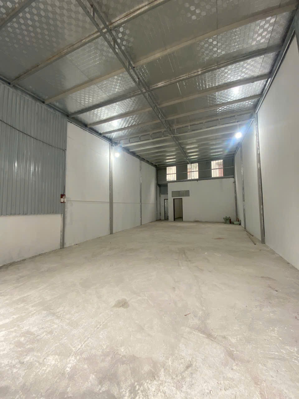 CHÍNH CHỦ CHO THUÊ KHO LONG BIÊN – GIÁ TỐT – XE TẢI VÀO TẬN NƠI