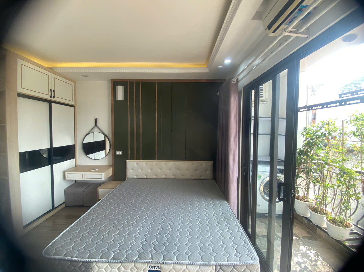 Cho thuê Căn hộ Apartment tại ngõ 193 Trích Sài. Ban công thoáng View bất tận. Chỉ 7tr 9
