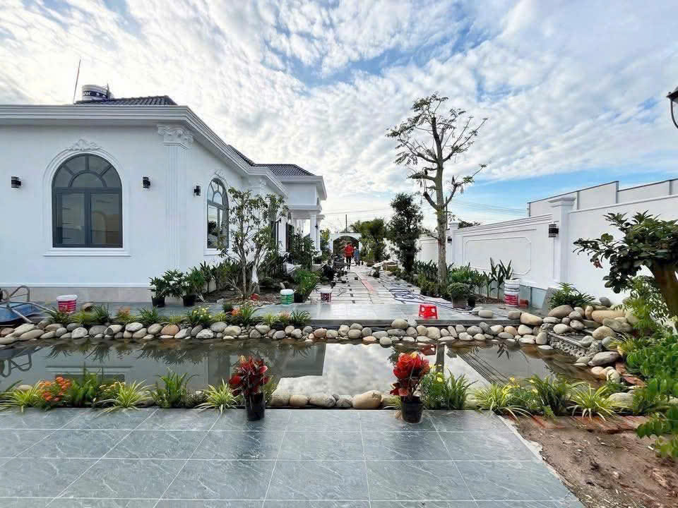 VILLA SÂN VƯỜN MÁI NHẬT – 985m² – FULL NỘI THẤT – CHỈ 8 TỶ SÁT VÁCH HÓC MÔN 4