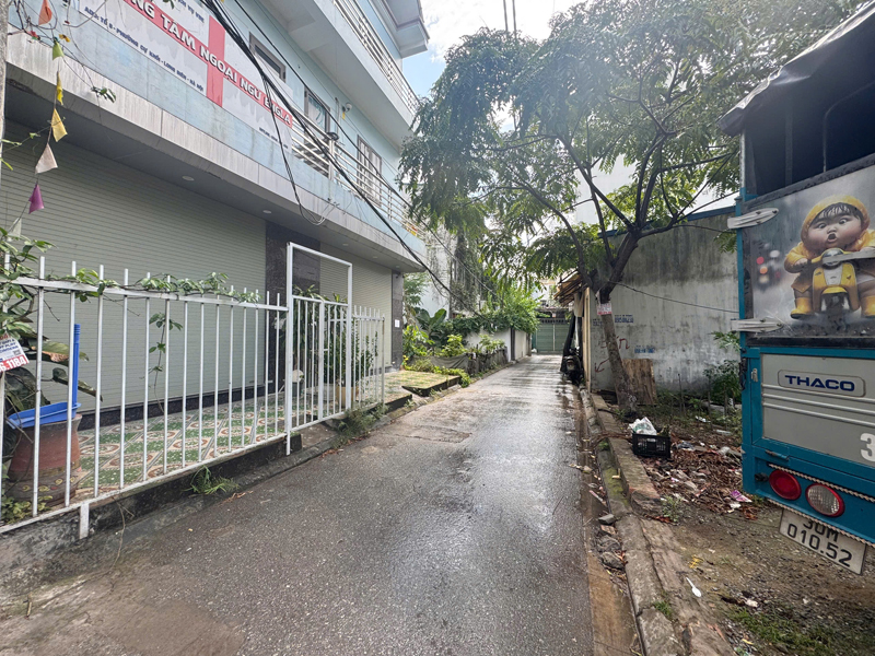 Bán Gấp Nhà Cự Khối 95,7m2 - Mặt Tiền 9m - Đường Thông Ô Tô - Giá Rẻ Nhất Khu Vực