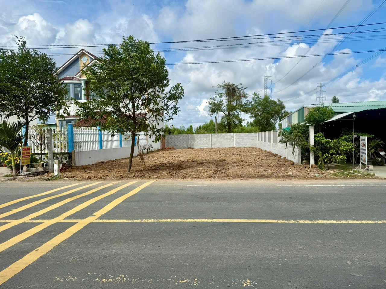 Bán đất thổ cư mặt tiền tỉnh lộ 832, An Nhựt Tân , Tân Trụ dt 300m2 giá 3,5 tỷ