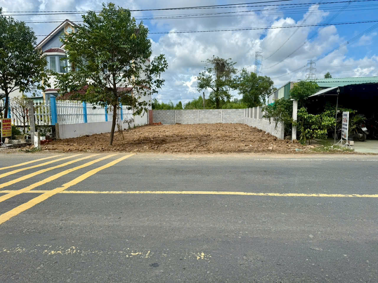 Bán đất thổ cư mặt tiền tỉnh lộ 832, An Nhựt Tân , Tân Trụ dt 300m2 giá 3,5 tỷ 5