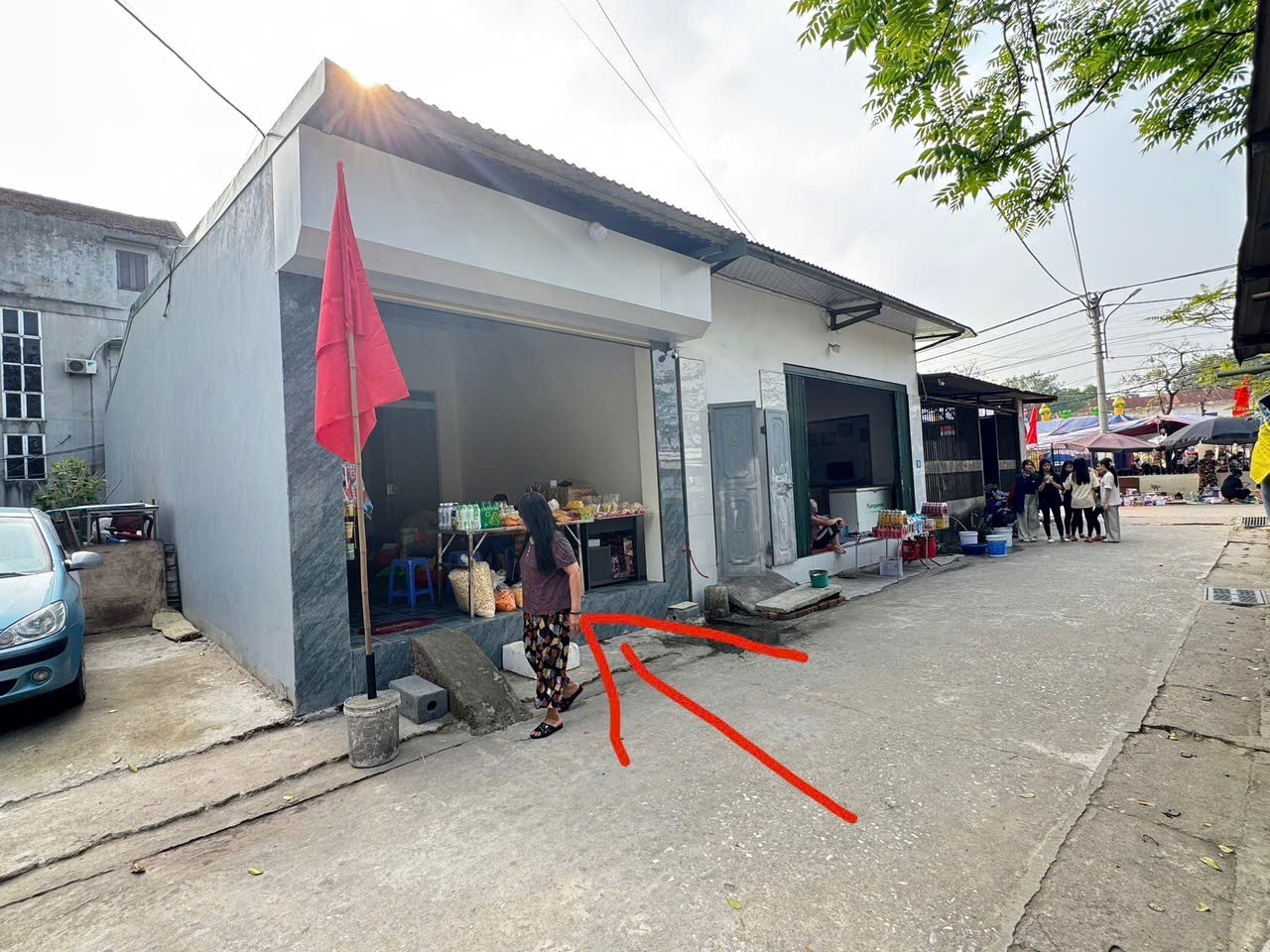 Chính chủ bán nhà giữa chợ Chi Đông 2 - kinh doanh đắc địa - 2 mặt thoáng 2