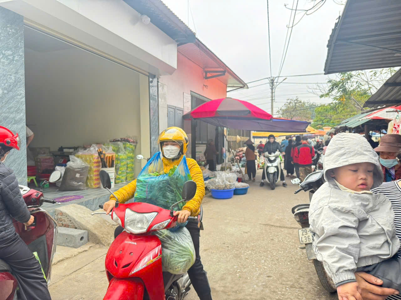 Chính chủ bán nhà giữa chợ Chi Đông 2 - kinh doanh đắc địa - 2 mặt thoáng 3