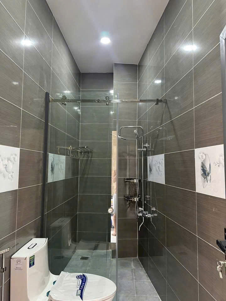 Bán nhà mới xây mt Võ Thị Du, Tân Thông Hội dt 192m3 (115m2 thổ) 1 lầu,4pn, 2wc giá 4,5 tỷ