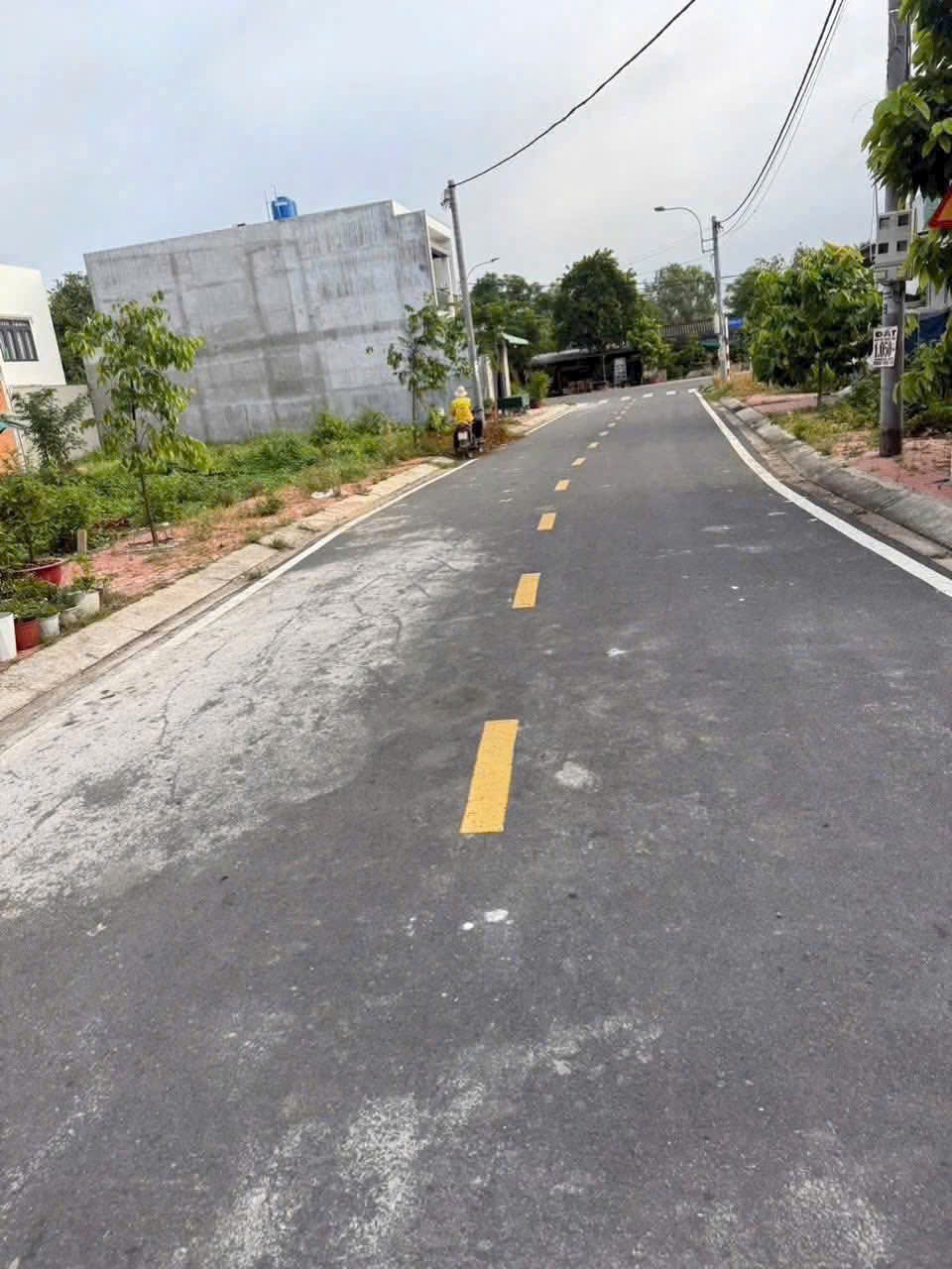 Bán nền thổ cư khu tái định cư Tấn Long, xã Thanh Phú, Bến Lức dt 100m2 giá 2,75 tỷ