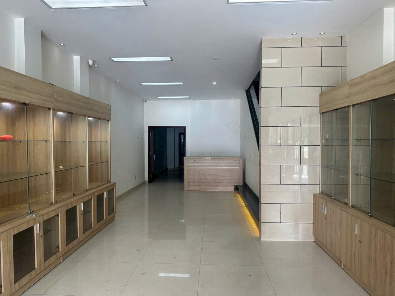 Cho thuê Nhà mặt tiền Quận 2, Hồ Chí Minh, Diện tích 125m², Giá Thương lượng 2