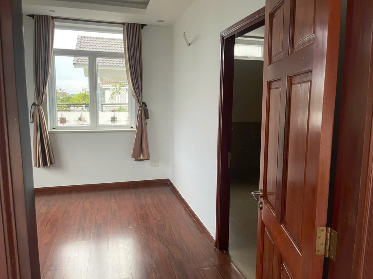 Cho thuê Biệt thự Phường Phước Long B, Quận 9, Diện tích 245m², Giá 40 Triệu/tháng 2