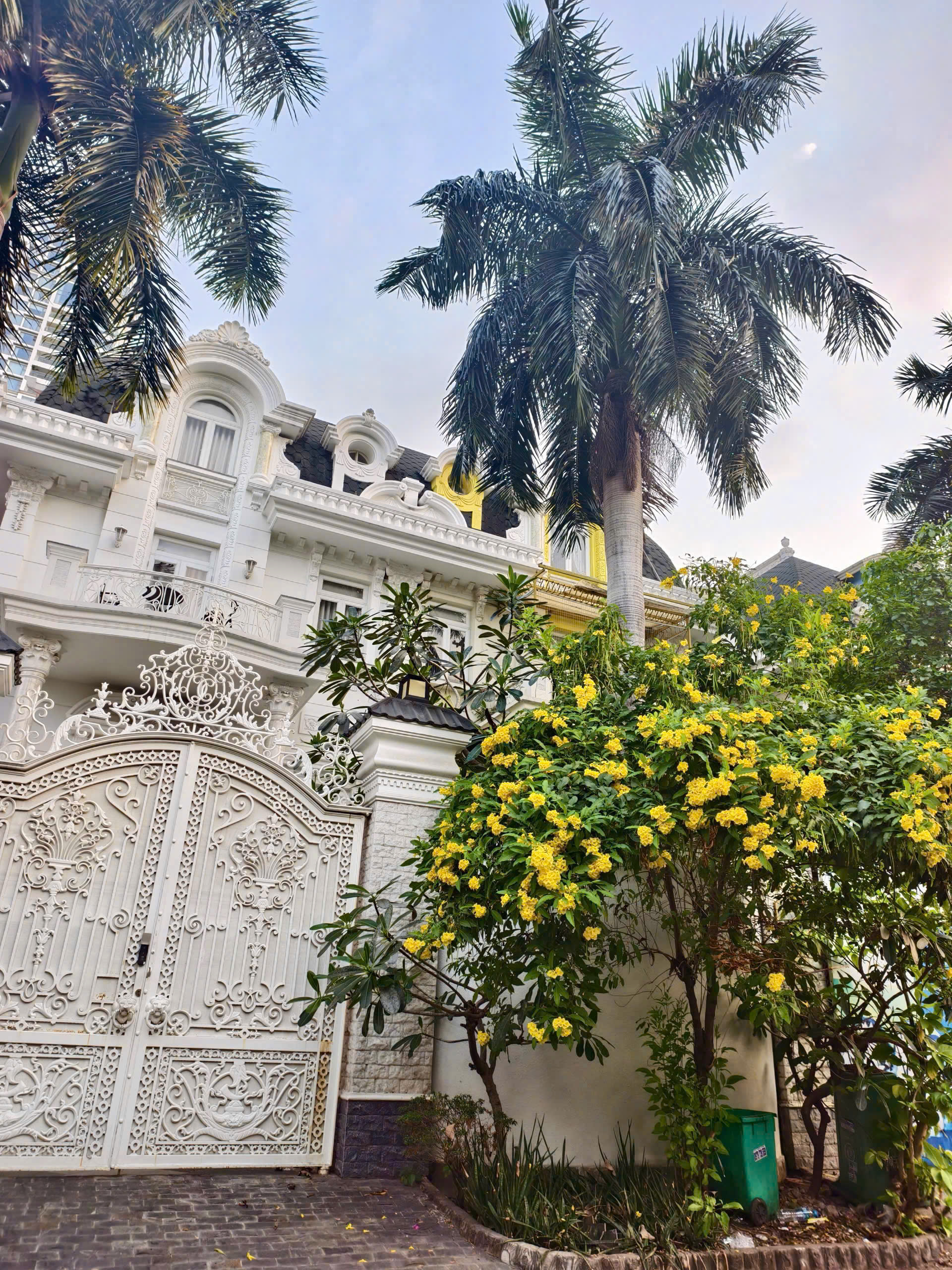 Cho thuê Nhà mặt tiền Phường Thảo Điền, Quận 2, Diện tích 230m², Giá Thương lượng 14