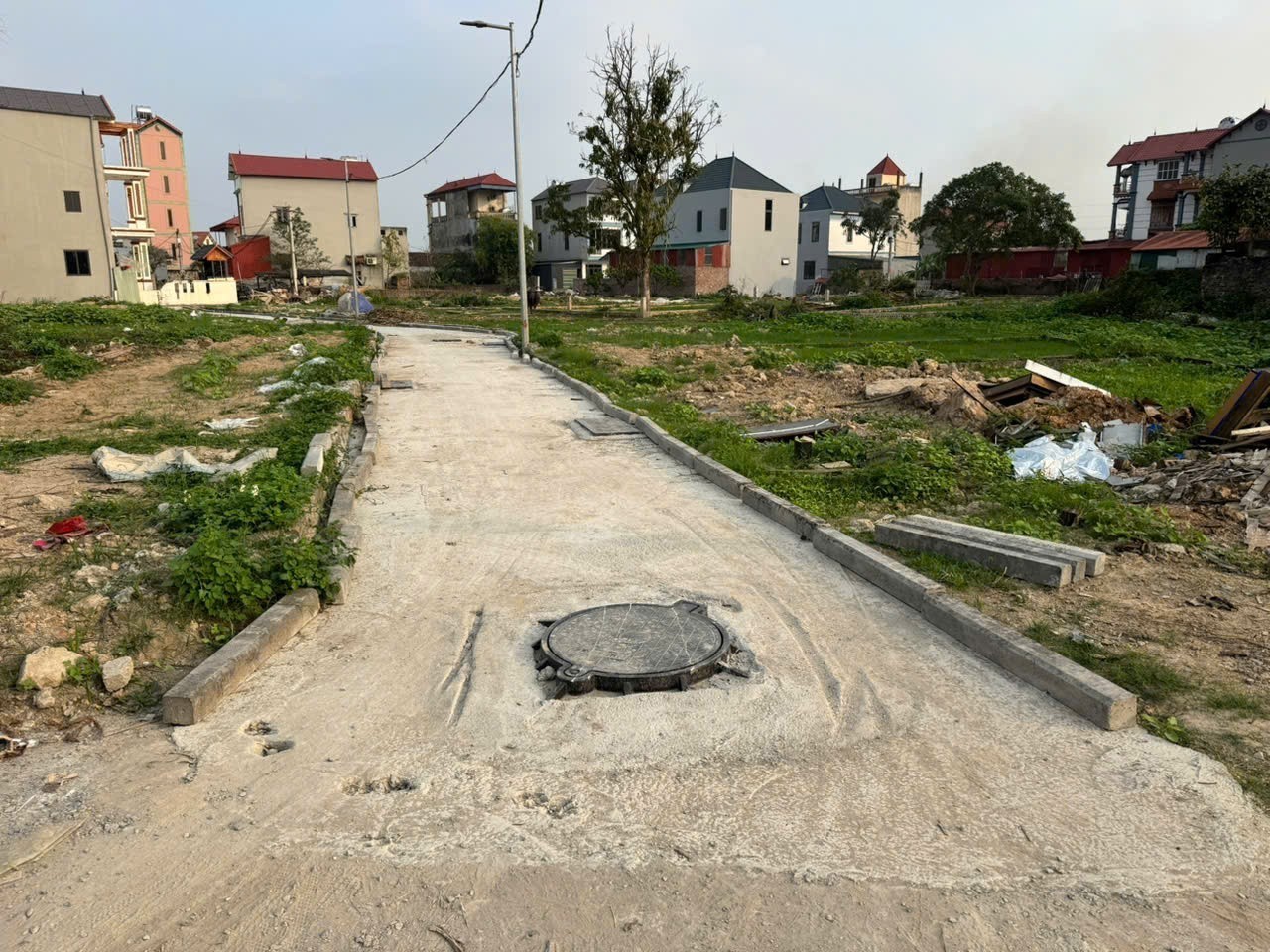 Chỉ 2 tỷ - sở hữu ngay 69m đất đón đầu đường nhựa ngay sát khu công nghiệp Quang Minh