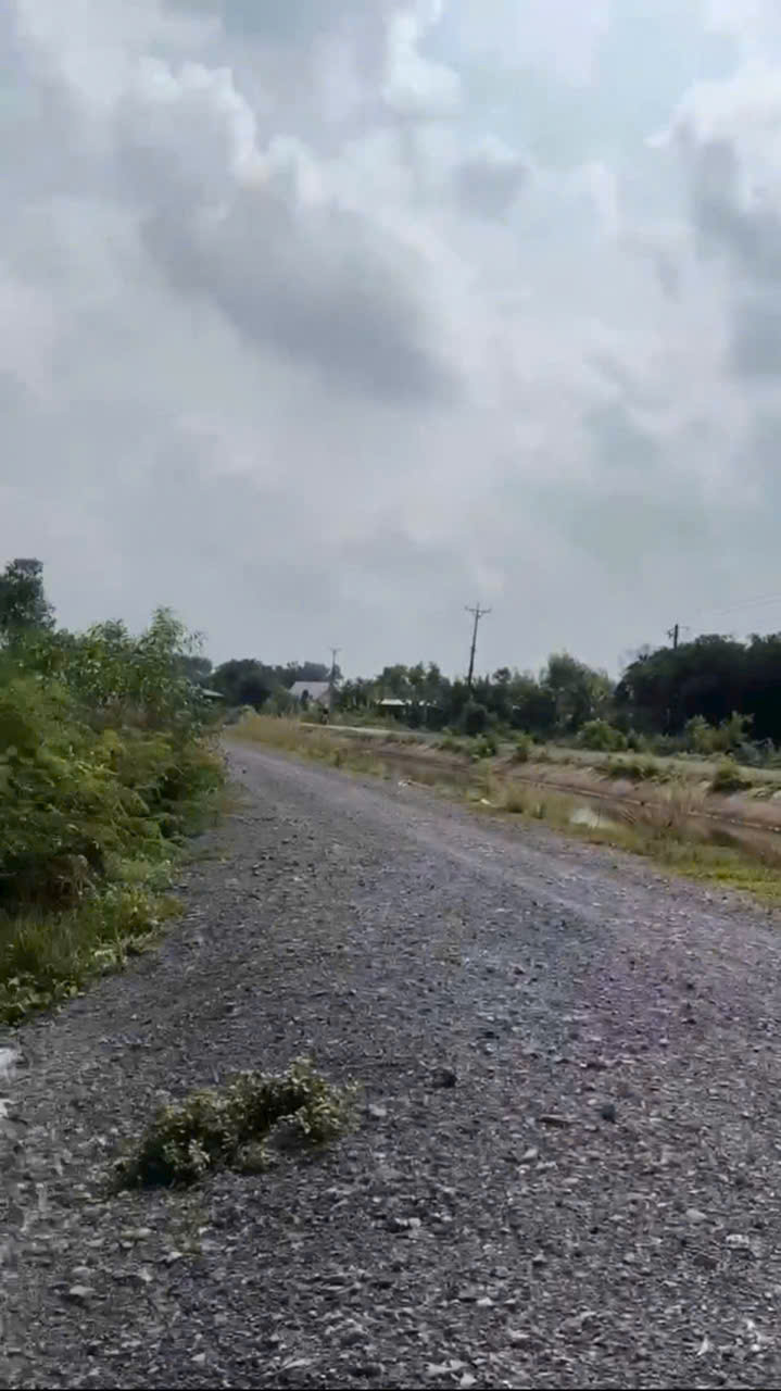 Bán đất 2 mặt tiền đường beton xã Lộc Giang , Đức Hòa tdt 820m2 ( 320m2 thổ) giá 1,7 tỷ 3