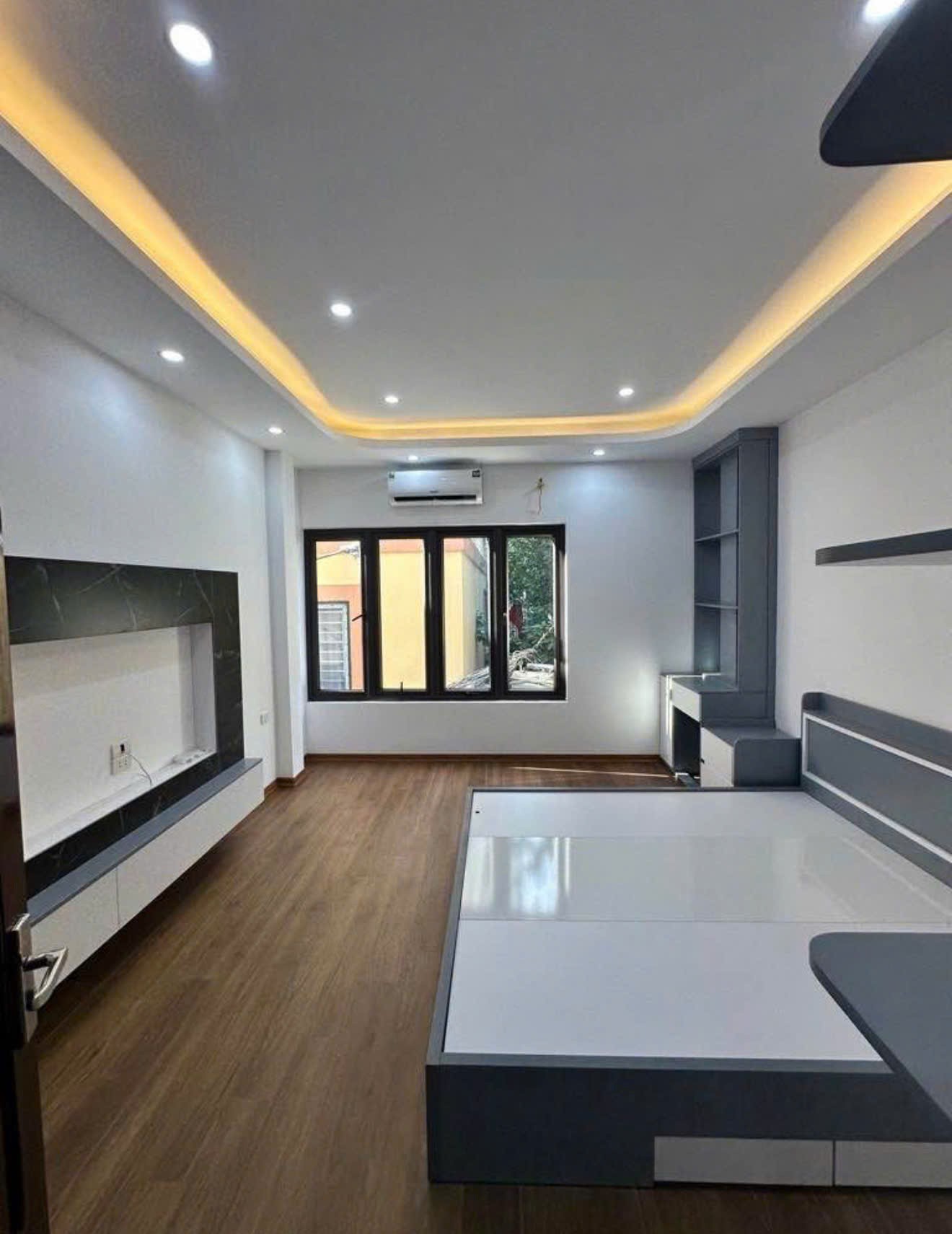 Bán nhà có 102 phố Phan Đình Giót, Nhà Đẹp chỉ việc sách vali vào ở 45m²  Giá 9,1 Tỷ 2
