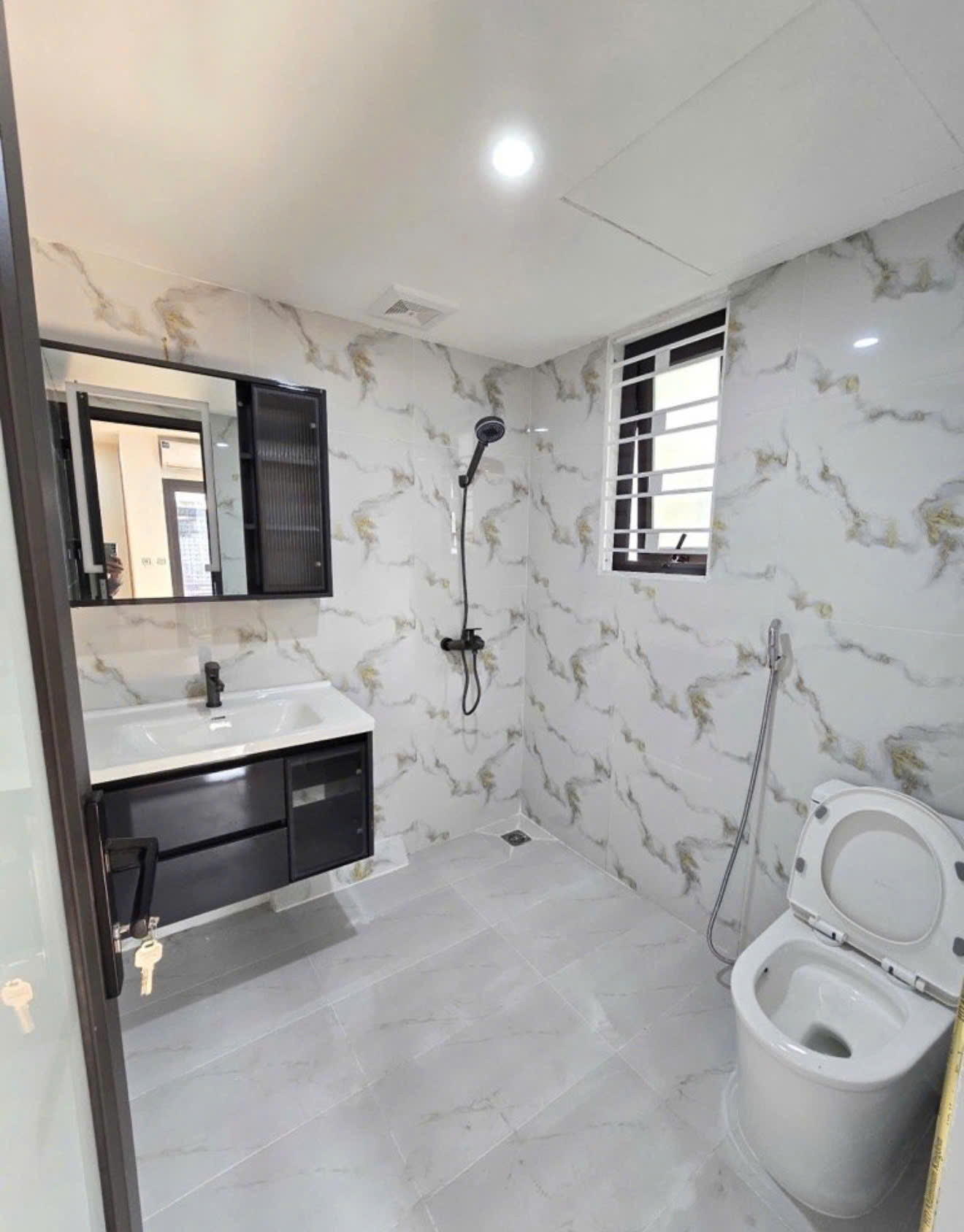 BÁN NHÀ SIÊU PHẨM LÊ TRỌNG TẤN - NGÕ THÔNG - Ô TÔ 7 CHỖ VÀO NHÀ - 48m² - 10 tỷ 4