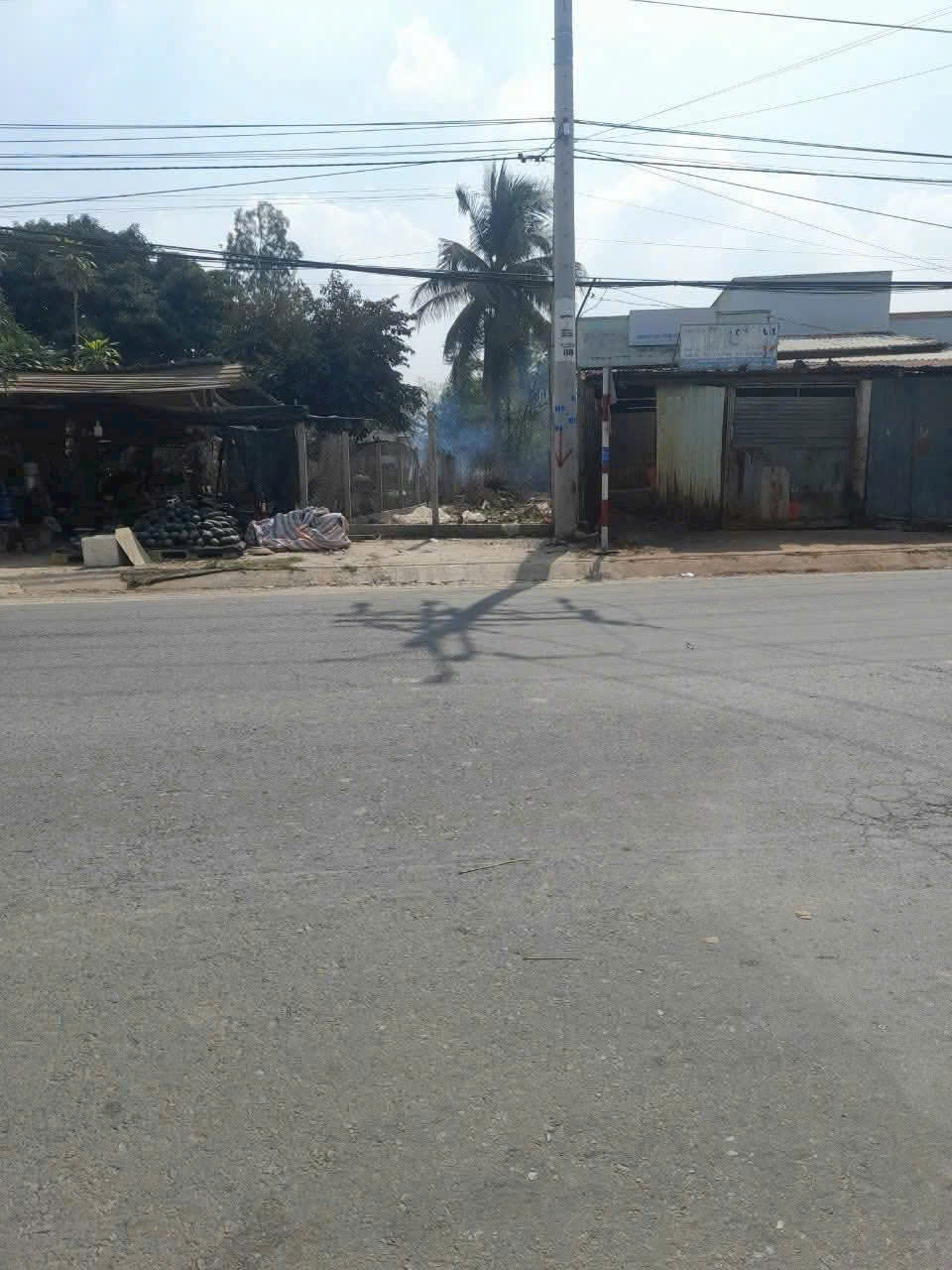 Bán đất mt Nguyễn Hữu Trí , xã Thanh Phú dt 141m2 ( 94m2 thổ) giá 5,2 tỷ