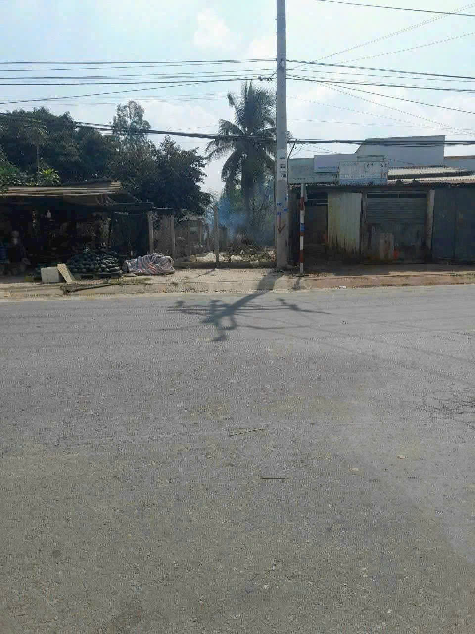 Bán đất mt Nguyễn Hữu Trí , xã Thanh Phú dt 141m2 ( 94m2 thổ) giá 5,2 tỷ 2