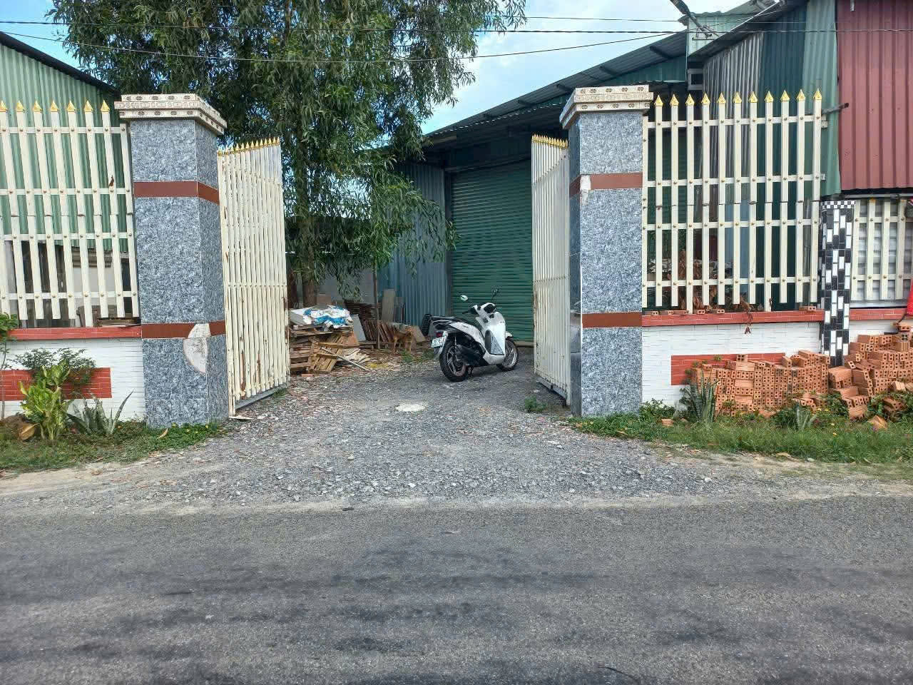 Bán nhà kho mt đường nhựa xe 18t công vụ cao tốc Thạnh Đức tdt 900m2 (200m2 thổ) giá 3,5 tỷ 5