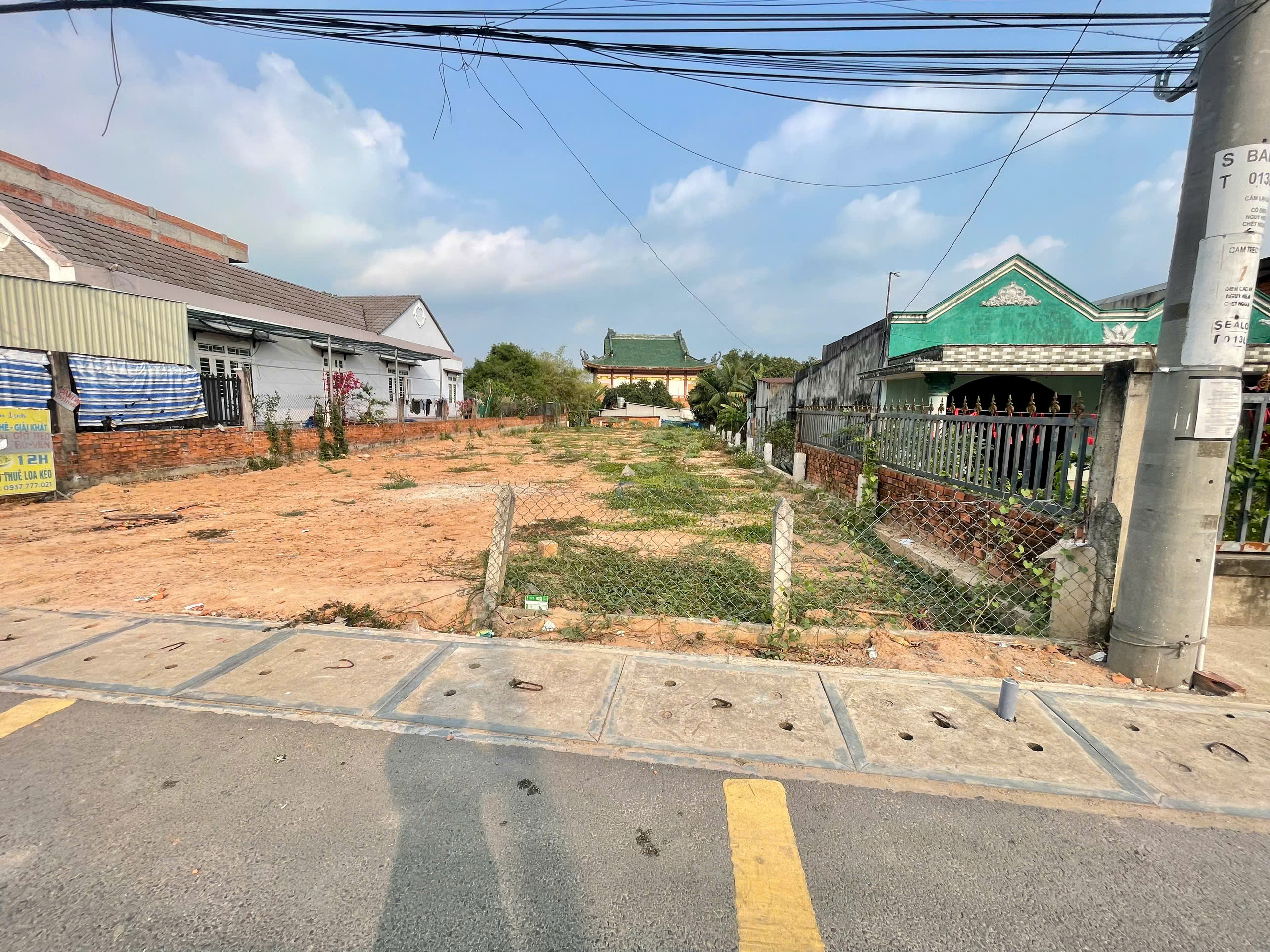 Bán đất mặt tiền Huỳnh thị Ợt, Phước Vĩnh An dt 702m2 ( 300m2 thổ ) giá 8,5 tỷ