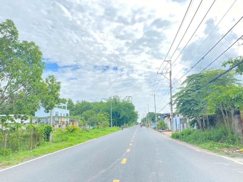 Bán đất mặt tiền Nguyễn Văn Khạ ,xã Phạm Văn Cội dt 270m2 (136m2 thổ cư) giá 3 tỷ 5