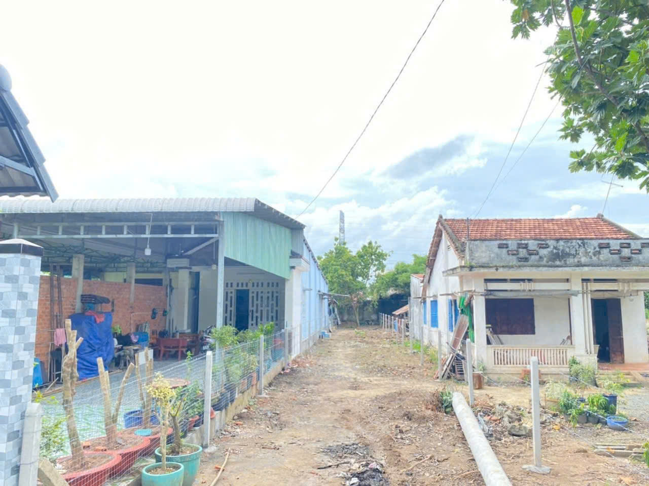 Bán đất mặt tiền Nguyễn Văn Khạ ,xã Phạm Văn Cội dt 270m2 (136m2 thổ cư) giá 3 tỷ 6