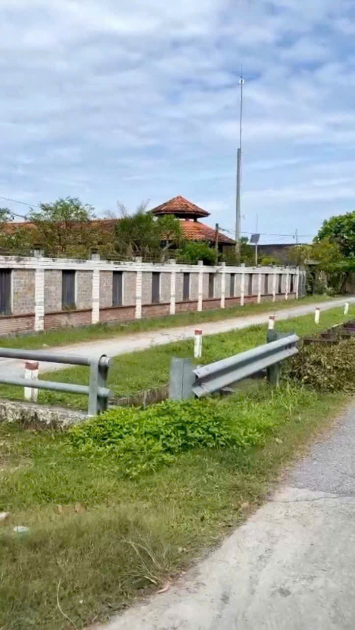 Bán nhà vườn xã Trung Lập Thượng có nhà gỗ mái ngói, hồ cá , thủy tạ.........tdt 3000m2 giá 9,5 tỷ 4