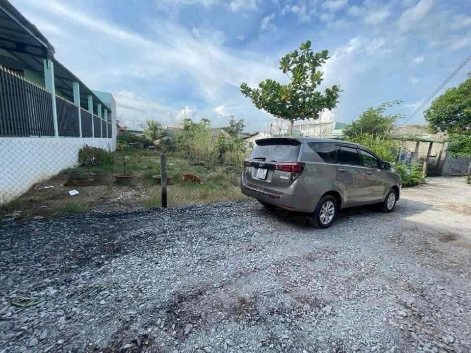 Bán đất thổ cư đường oto ấp 6 , Thạnh Đức dt 300m2 full thổ giá 1,85 tỷ 2