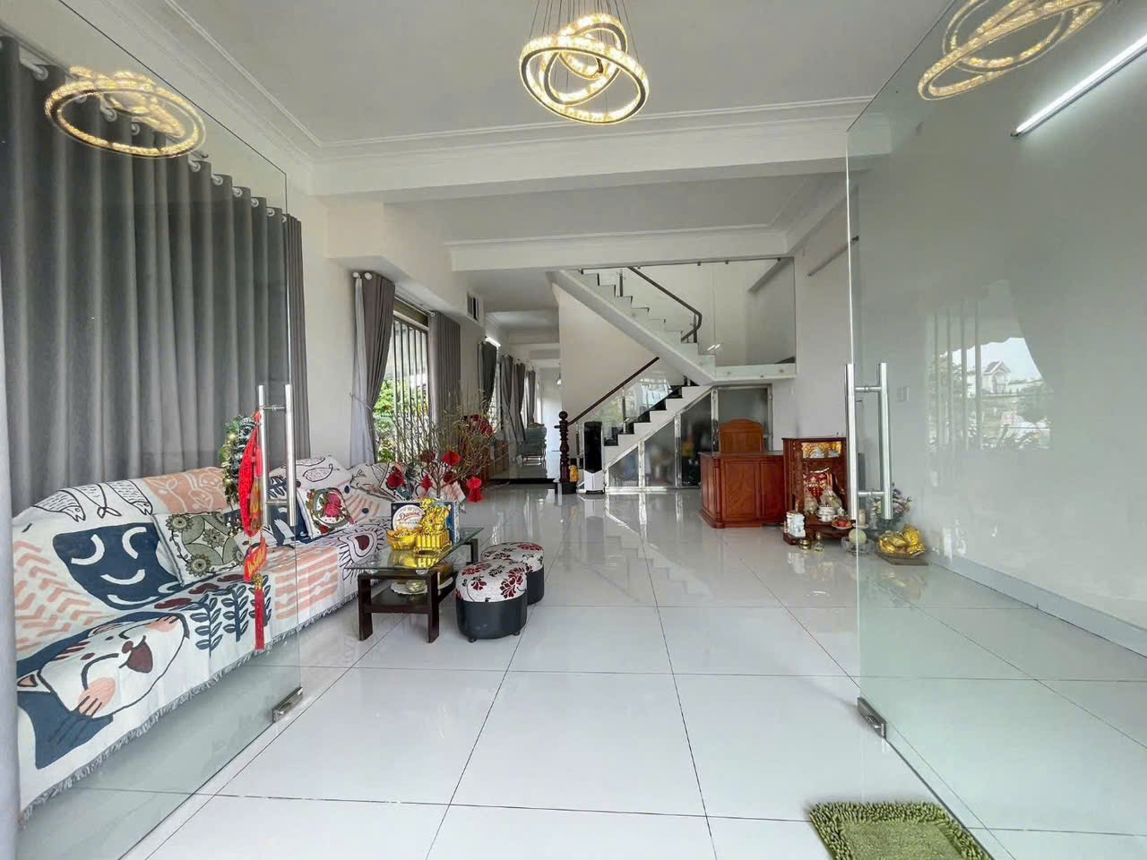 Bán nhà góc 2mt trong KDC Hưng Gia, thị trấn Bến Lức dt 237,5m2 1 lầu 3pn 2wc giá chốt 9,8 tỷ 6